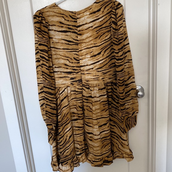 Mini brown combo dress from Fashion Nova size large but can fits medium size - Picture 6 of 9